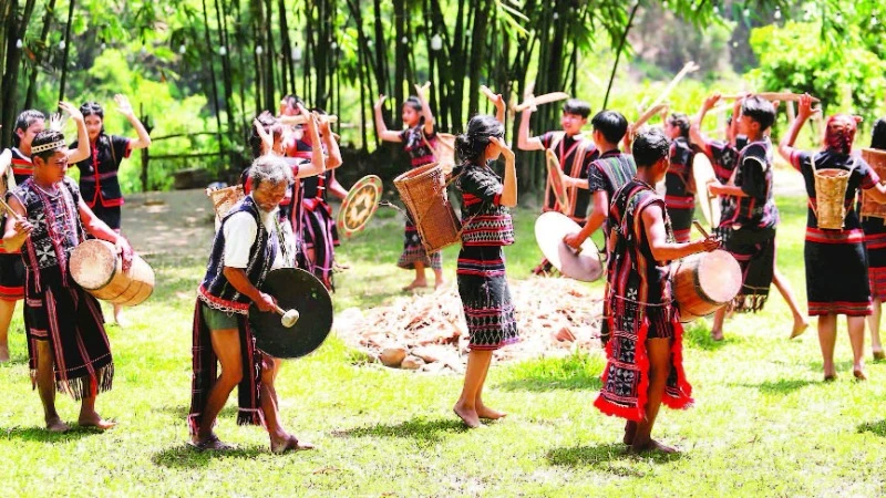 Sắc mầu Cơ Tu ở xã Hòa Bắc.