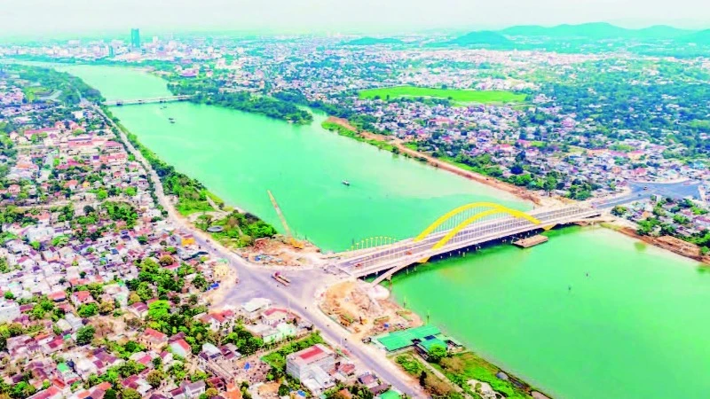 Thành phố Huế, một thành phố di sản với vẻ đẹp thiên nhiên và văn hóa đặc sắc, đang tích cực triển khai các dự án bảo vệ môi trường để xây dựng một thành phố xanh, sạch và bền vững.