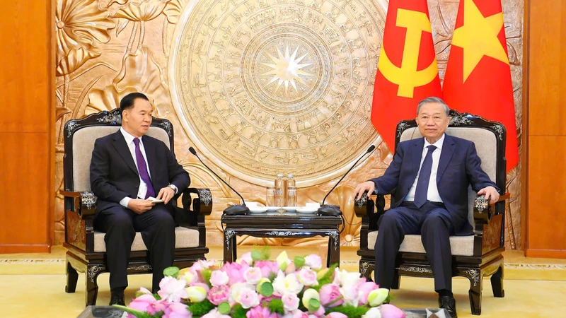 Tổng Bí thư Tô Lâm tiếp đồng chí Thongsalith Mangnomek, Bí thư Trung ương Đảng, Chánh Văn phòng Trung ương Đảng Nhân dân Cách mạng Lào. 