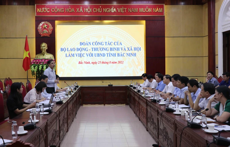 Toàn cảnh buổi làm việc.