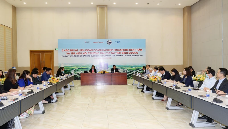 Quang cảnh buổi làm việc.