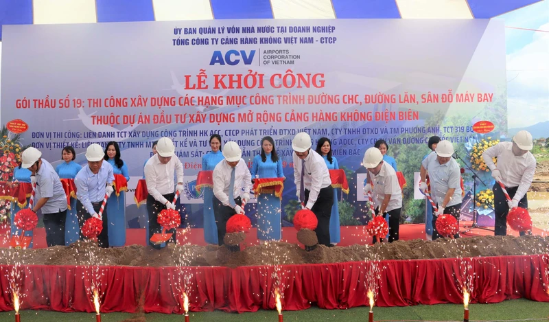 Lễ khởi công.