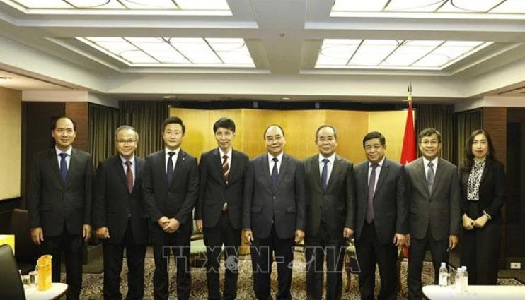 Trong thời gian ở Nhật Bản tham dự các hoạt động của Lễ Quốc tang cố Thủ tướng Abe Shinzo, Chủ tịch nước Nguyễn Xuân Phúc tiếp Thống đốc tỉnh Tochigi Fukuda Tomikazu. (Ảnh: TTXVN)