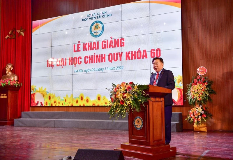 Nhà giáo Nhân dân, PGS. TS. Nguyễn Trọng Cơ - Bí thư Đảng ủy, Giám đốc Học viện Tài chính phát biểu Khai giảng.