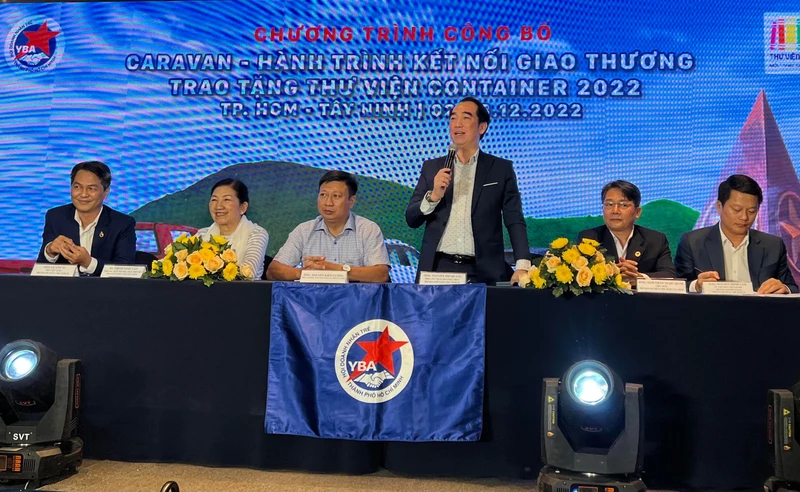 Đại diện Ban Tổ chức trao đổi các hoạt động trong chương trình sẽ diễn ra tại Tây Ninh. 