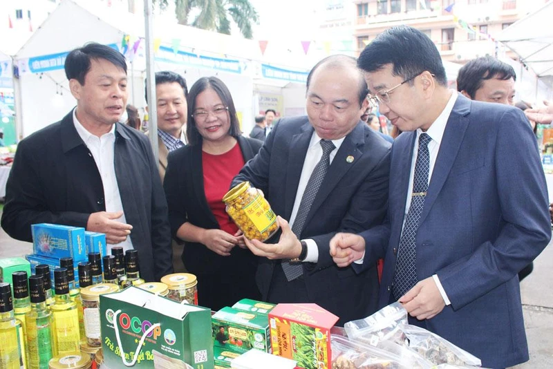 Mỗi địa phương mang đến những sản phẩm nông nghiệp tiêu biểu tham gia trưng bày tại tuần lễ.