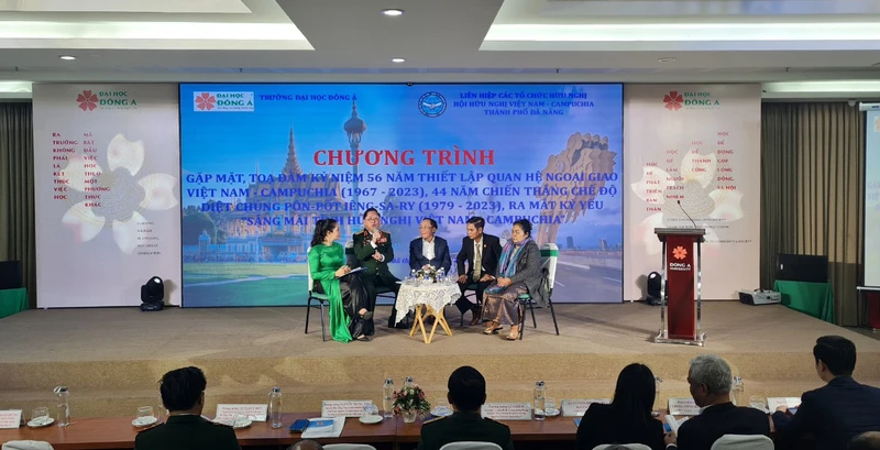 Tọa đàm giữa cựu quân tình nguyện, chuyên gia Việt Nam và bà Thôn Lanh, người dân Camphuchia là nhân chứng lịch sử của chế độ diệt chủng Pôn-pôt lêng-sa-ry.