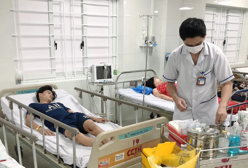 Xử trí bệnh nhân cấp cứu tại Khoa Cấp cứu Bệnh viện Đa khoa Trung ương Cần Thơ.