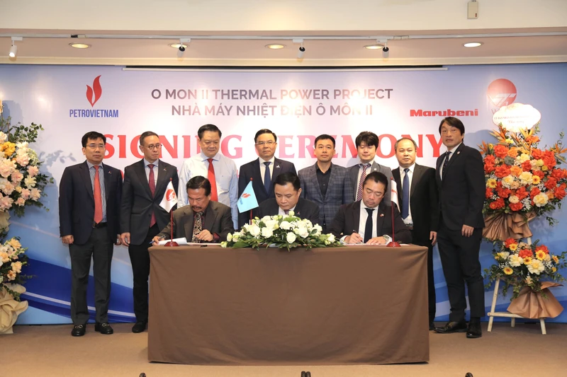 Đại diện PVN và liên danh Marubeni-WTO ký kết thỏa thuận khung hợp đồng bán khí Lô B.