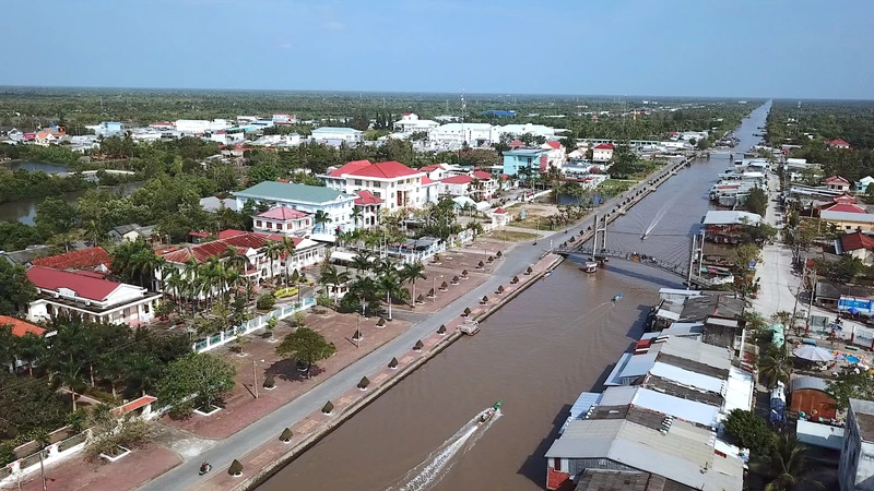 Kênh xáng Lộ Xe đoạn Trung tâm hành chính huyện Cái Nước vừa xảy ra vụ hai trẻ tử vong do đuối nước. 