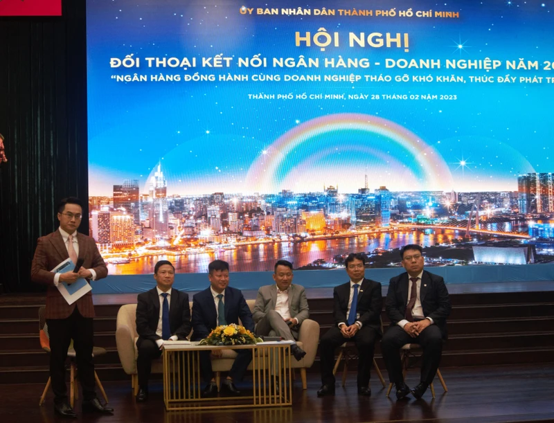 Thành phố Hồ Chí Minh: Ngân hàng đồng hành cùng doanh nghiệp tháo gỡ khó khăn