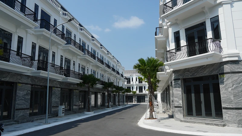 Khu phố Khang Thị tại phường 2, TP. Vĩnh Long, tỉnh Vĩnh Long xây dựng khá khang trang nhưng chưa được cấp phép xây dựng. 