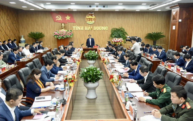 Thủ tướng Phạm Minh Chính và đoàn công tác làm việc với Ban Thường vụ Tỉnh ủy Hải Dương.