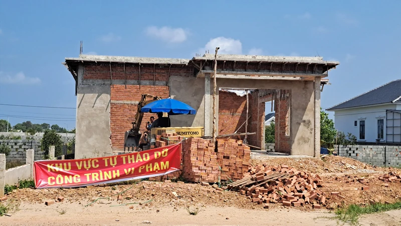 Một công trình xây dựng trái phép bị cưỡng chế ở Phú Quốc, Kiên Giang. 