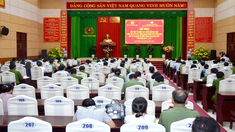 Toàn cảnh hội nghị.