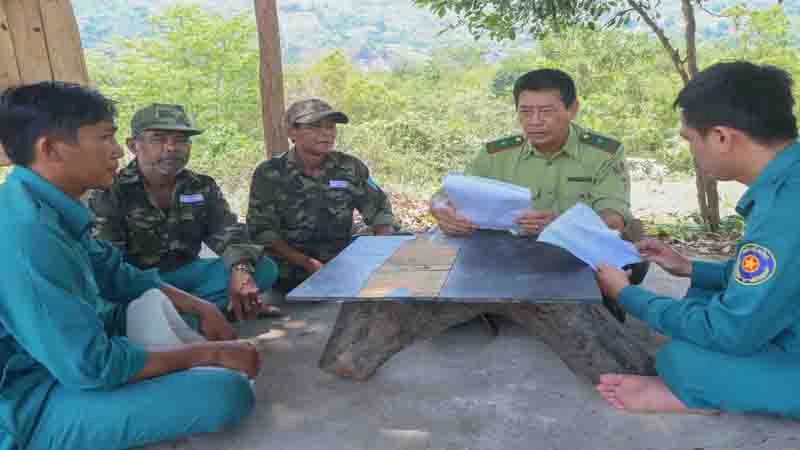Cán bộ kiểm lâm được điều động, bổ sung về cơ sở triển khai kế hoạch phòng, chống cháy rừng tại các chốt.