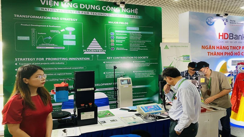 Nhiều hoạt động đổi mới sáng tạo được giới thiệu với khách hàng.