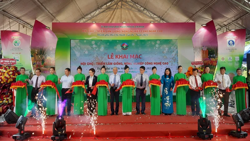 Nghi thức khai mạc Hội chợ-Triển lãm giống, nông nghiệp công nghệ cao Thành phố Hồ Chí Minh năm 2023.