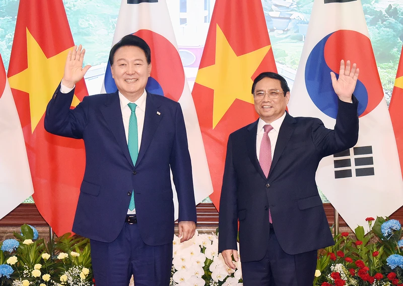 Thủ tướng Phạm Minh Chính đón Tổng thống Hàn Quốc Yoon Suk Yeol.