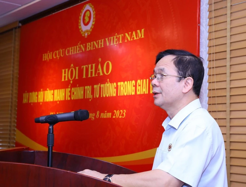 Trung tướng Khuất Việt Dũng, Phó Chủ tịch Hội Cựu chiến binh Việt Nam phát biểu ý kiến tại hội thảo.