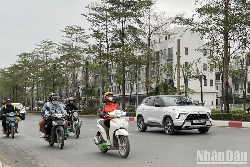 Hà Nội gió đông bắc mạnh dần lên cấp 3. Ảnh: Đ.T
