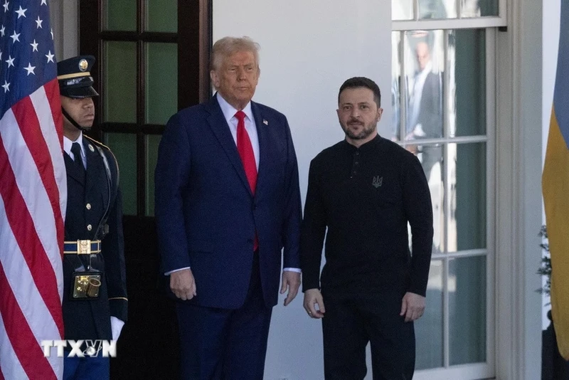 Tổng thống Mỹ Donald Trump (thứ hai, trái) đón Tổng thống Ukraine Volodymyr Zelensky tại Nhà Trắng, ngày 28/2/2025. (Ảnh: THX/TTXVN)