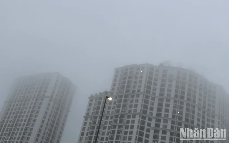 Khu vực Hà Nội có sương mù, mưa phùn. Ảnh: Đ.T