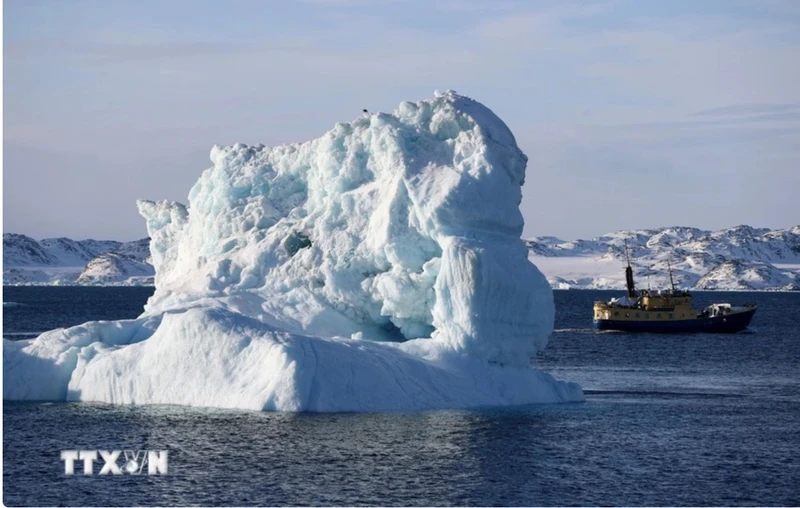 Tảng băng trôi tại Nuuk, Greenland. (Ảnh: THX/TTXVN)