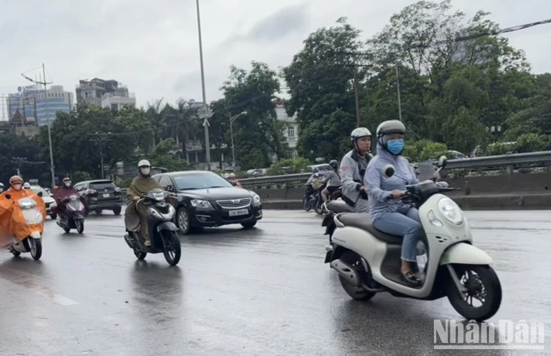 Cơ quan khí tượng cảnh báo, chiều và tối nay (17/5), mây dông gây mưa lớn cục bộ tại khu vực Hà Nội. (Ảnh minh họa: Đ.T)
