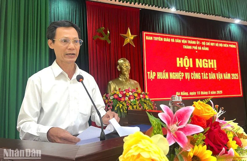 Đồng chí Lê Văn Minh, Phó Trưởng Ban Tuyên giáo và Dân vận Thành ủy Đà Nẵng phát biểu chỉ đạo hội nghị (Ảnh: ĐÌNH TĂNG) 