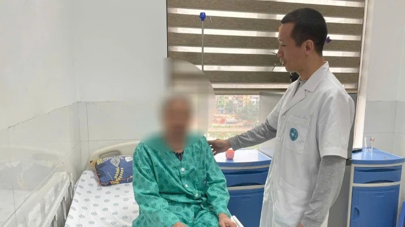Bệnh nhân 85 tuổi sau ca phẫu thuật đã hồi phục sức khỏe. (Ảnh: Bệnh viện đa khoa Hà Đông)
