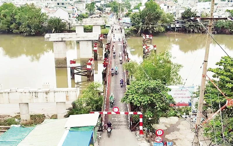 Cầu Long Kiểng, huyện Nhà Bè ngưng trệ thi công ba năm qua, trong tháng 9 sẽ tiếp tục được thi công do đã gỡ vướng về mặt bằng.