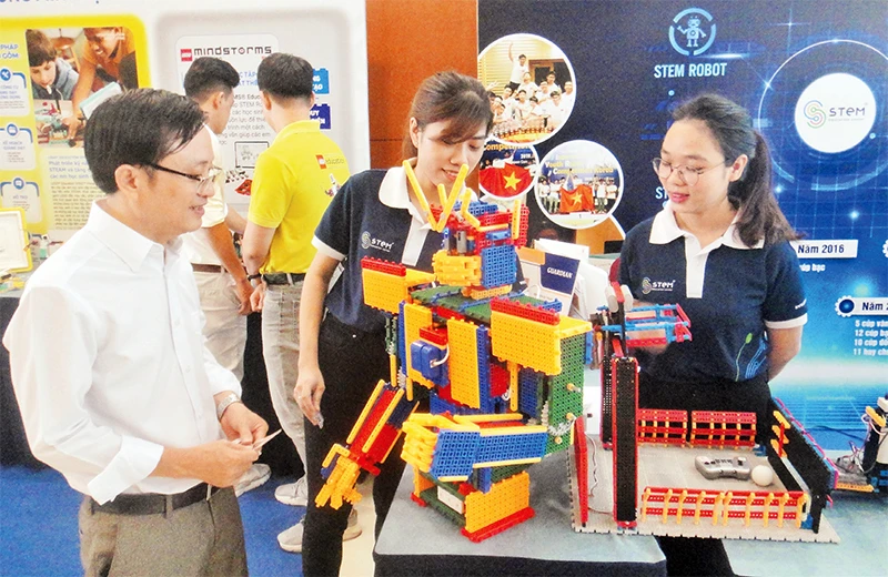 Giới thiệu các giải pháp giáo dục thông minh tại Thành phố Hồ Chí Minh.
