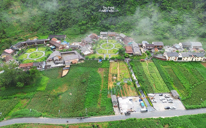 Toàn cảnh Làng văn hóa du lịch cộng đồng dân tộc H'mông tại thôn Pả Vi Hạ, xã Pả Vi, huyện Mèo Vạc, tỉnh Hà Giang. (Ảnh THỦY NGUYÊN)