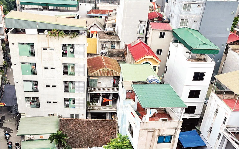 Chung cư mini xây giữa khu dân cư đông đúc.