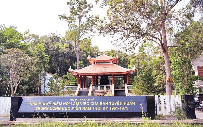 Nhà bia tưởng niệm nơi làm việc của Ban Tuyên huấn Trung ương Cục miền nam.