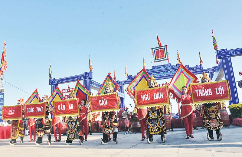 Lễ hội Cầu ngư là nét văn hóa độc đáo lâu đời của ngư dân miền biển.