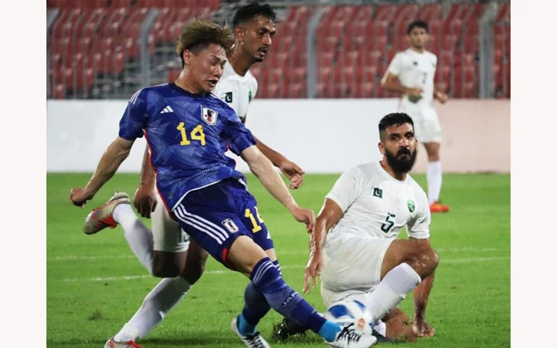Pha tranh bóng trong trận U23 Nhật Bản thắng đậm U23 Pakistan 6-0 tại vòng loại. (Ảnh JFA)