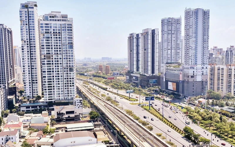 Một góc Thành phố Hồ Chí Minh. (Ảnh HOÀNG TRIỀU)