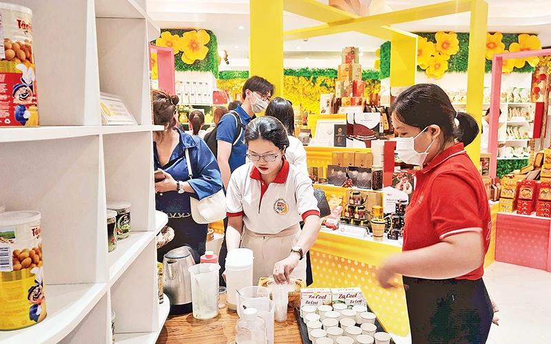 Trung tâm Xúc tiến Thương mại và Đầu tư Thành phố Hồ Chí Minh hỗ trợ doanh nghiệp trưng bày sản phẩm tại Showroom của đơn vị.