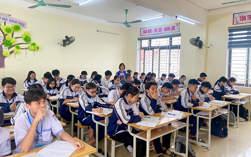 Giờ học của học sinh lớp 9, Trường THCS Hà Huy Tập, tỉnh Nghệ An. (Ảnh MỸ HÀ)
