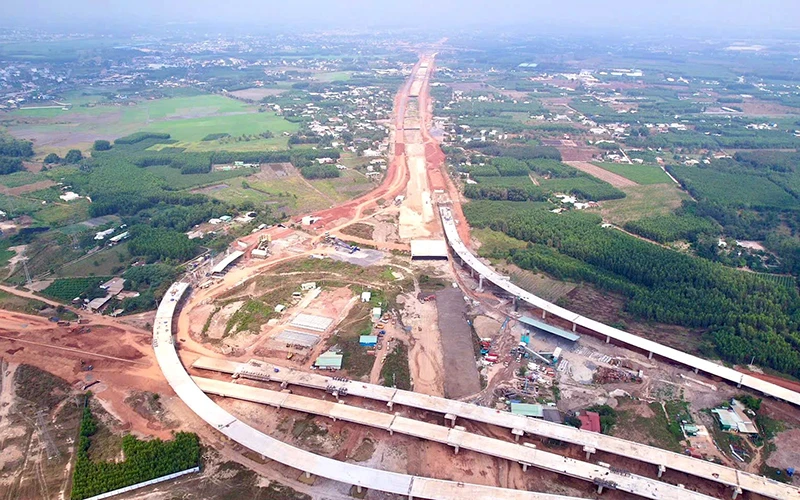 Đường T1, T2 kết nối sân bay Long Thành đang được gấp rút thi công.
