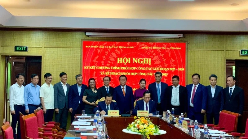 Hội nghị ký kết “Chương trình phối hợp công tác giữa Ban Tuyên giáo và Dân vận Trung ương với Đảng ủy Bộ Dân tộc và Tôn giáo giai đoạn 2025-2030”.