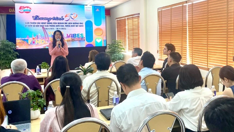 Bà Nguyễn Thị Ánh Hoa, Giám đốc Sở Du lịch thành phố Hồ Chí Minh phát biểu. 