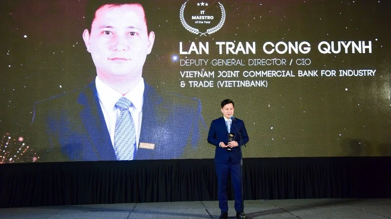 Ông Trần Công Quỳnh Lân nhận Giải thưởng “IT Maestro of the year - Nhà Lãnh đạo IT của năm”.