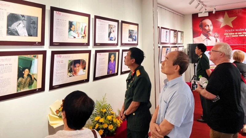 Triển lãm thu hút đông đảo công chúng trong và ngoài nước. Triển lãm thu hút đông đảo công chúng trong và ngoài nước.