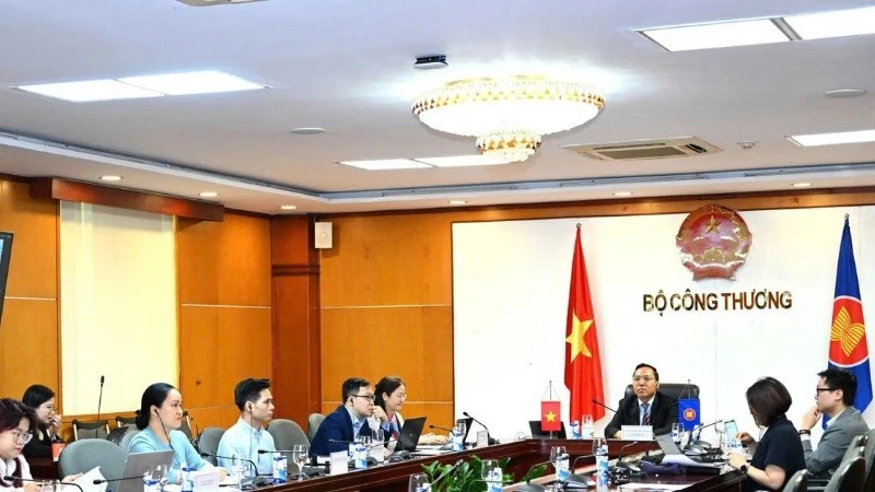 Phát biểu tại các hội nghị, Thứ trưởng Nguyễn Hoàng Long đã chia sẻ quan điểm của Việt Nam ủng hộ ASEAN. (Nguồn: Bộ Công thương)