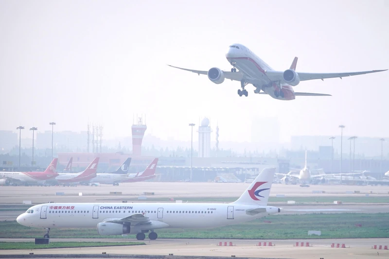Mỹ thông báo đình chỉ 26 chuyến bay của các hãng hàng không Trung Quốc. (Ảnh: REUTERS)