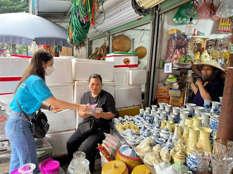 Tư vấn chính sách bảo hiểm xã hội tự nguyện, bảo hiểm y tế hộ gia đình cho người lao động tự do tại Hà Nội.
