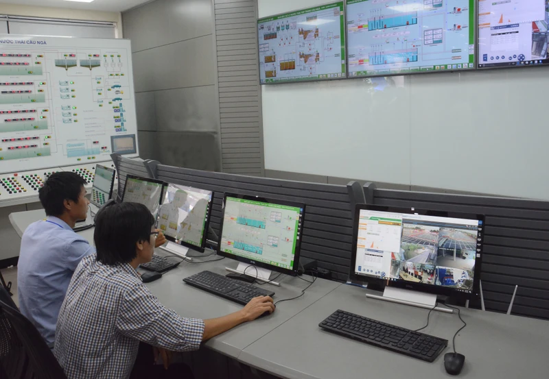 Vận hành hệ thống tại trạm xử lý nước thải Cầu Ngà-Dương Liễu, huyện Hoài Đức, Hà Nội. (Ảnh: MINH HÀ)